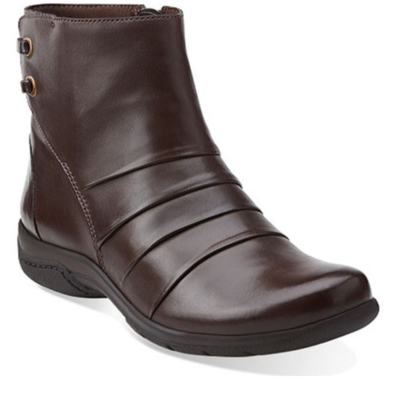 Clarks Brown Ankle Boots Stylish and Comfortable - Picture 1 of 4